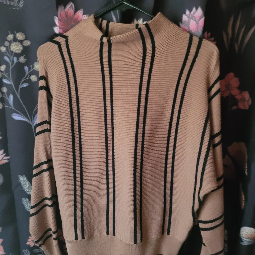 Tops - Picture 2 of 16